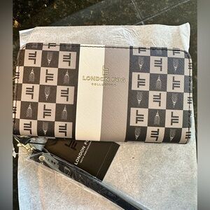 NWT London Fog Adalia Signature Zip Around women’s wallet/wristlet